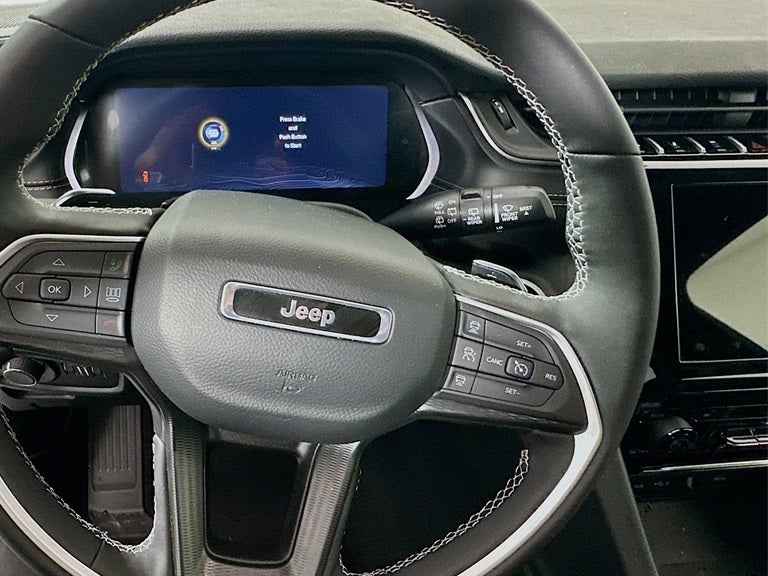 2025 Jeep Grand Cherokee GRAND CHEROKEE LAREDO X 4X4