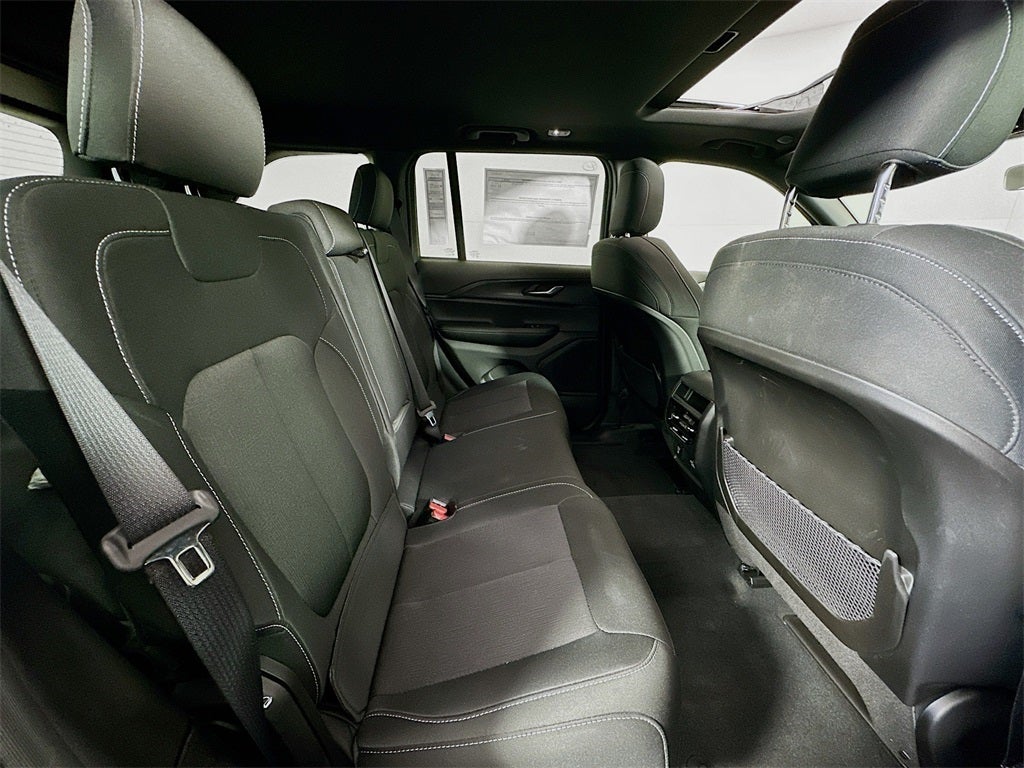 2025 Jeep Grand Cherokee GRAND CHEROKEE LAREDO X 4X4