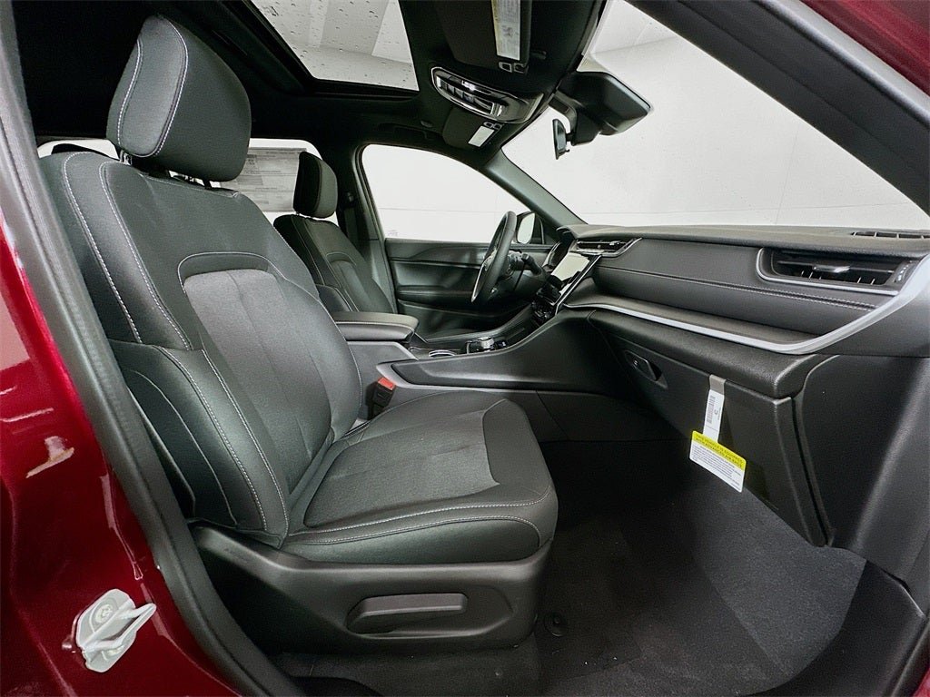 2025 Jeep Grand Cherokee GRAND CHEROKEE LAREDO X 4X4