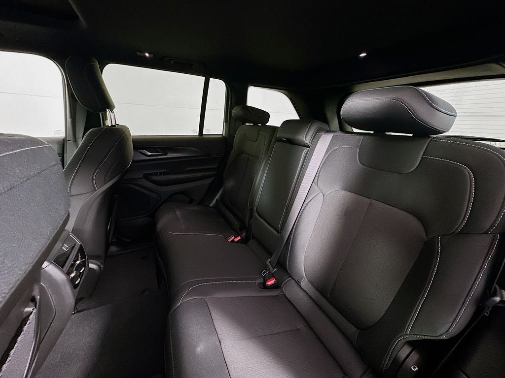2026 Jeep Grand Cherokee GRAND CHEROKEE LAREDO X 4X4