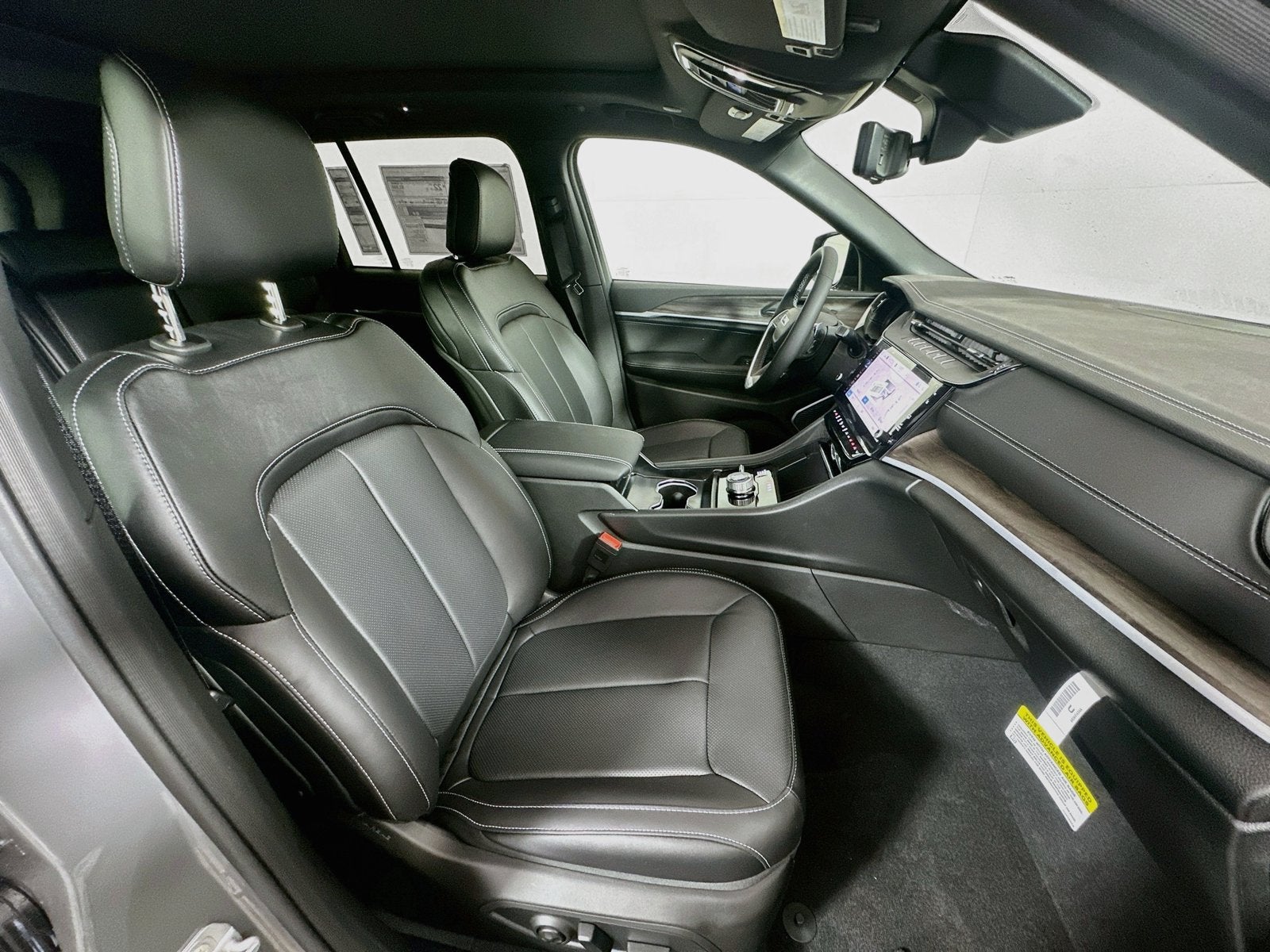 2027 Jeep Grand Cherokee GRAND CHEROKEE LIMITED RESERVE 4X4