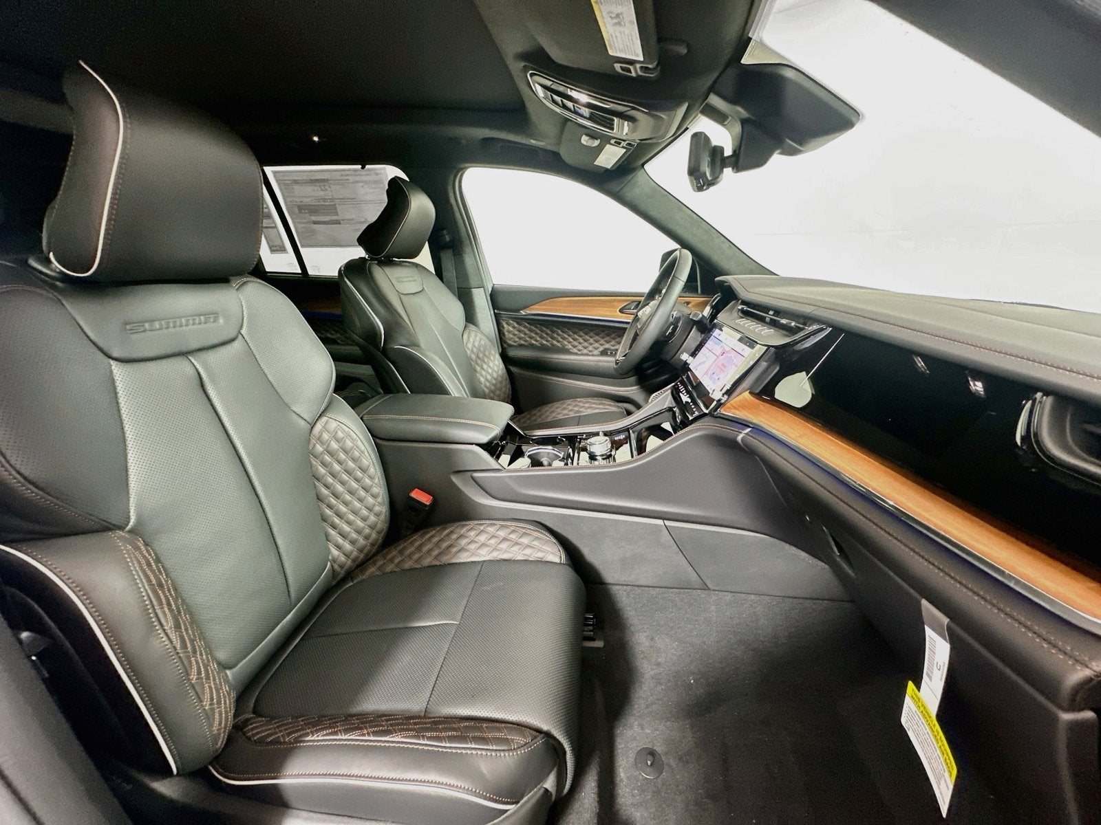 2027 Jeep Grand Cherokee GRAND CHEROKEE SUMMIT 4X4
