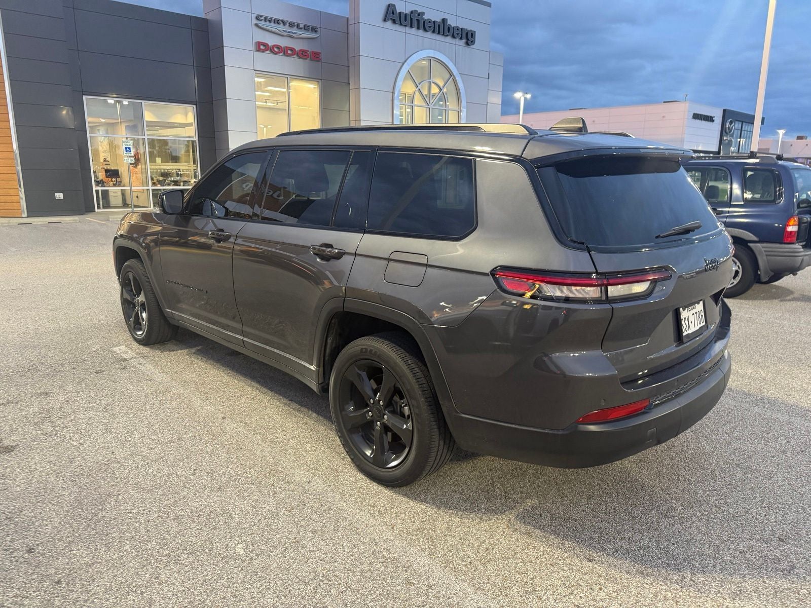 2023 Jeep Grand Cherokee L Altitude 4x2