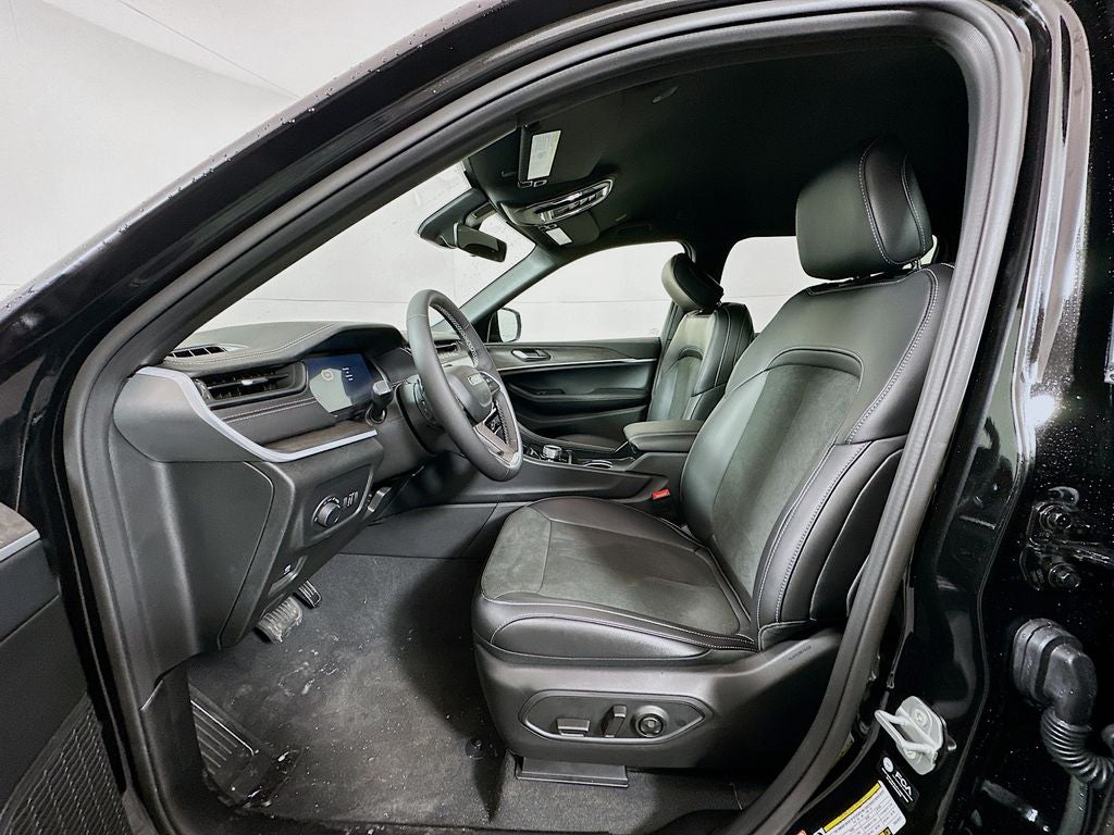 2026 Jeep Grand Cherokee GRAND CHEROKEE L LAREDO ALTITUDE 4X4