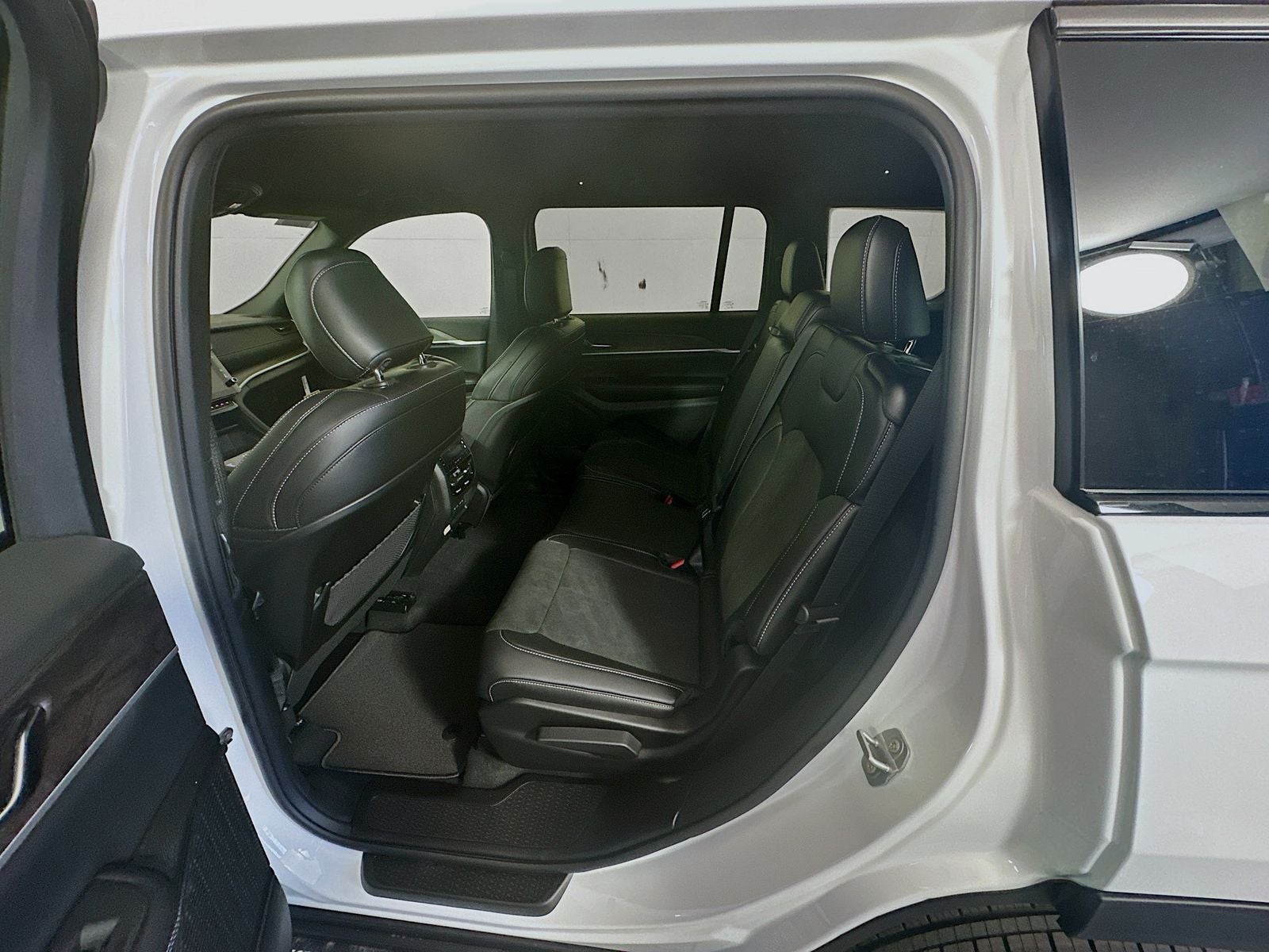 2026 Jeep Grand Cherokee GRAND CHEROKEE L LAREDO ALTITUDE 4X4