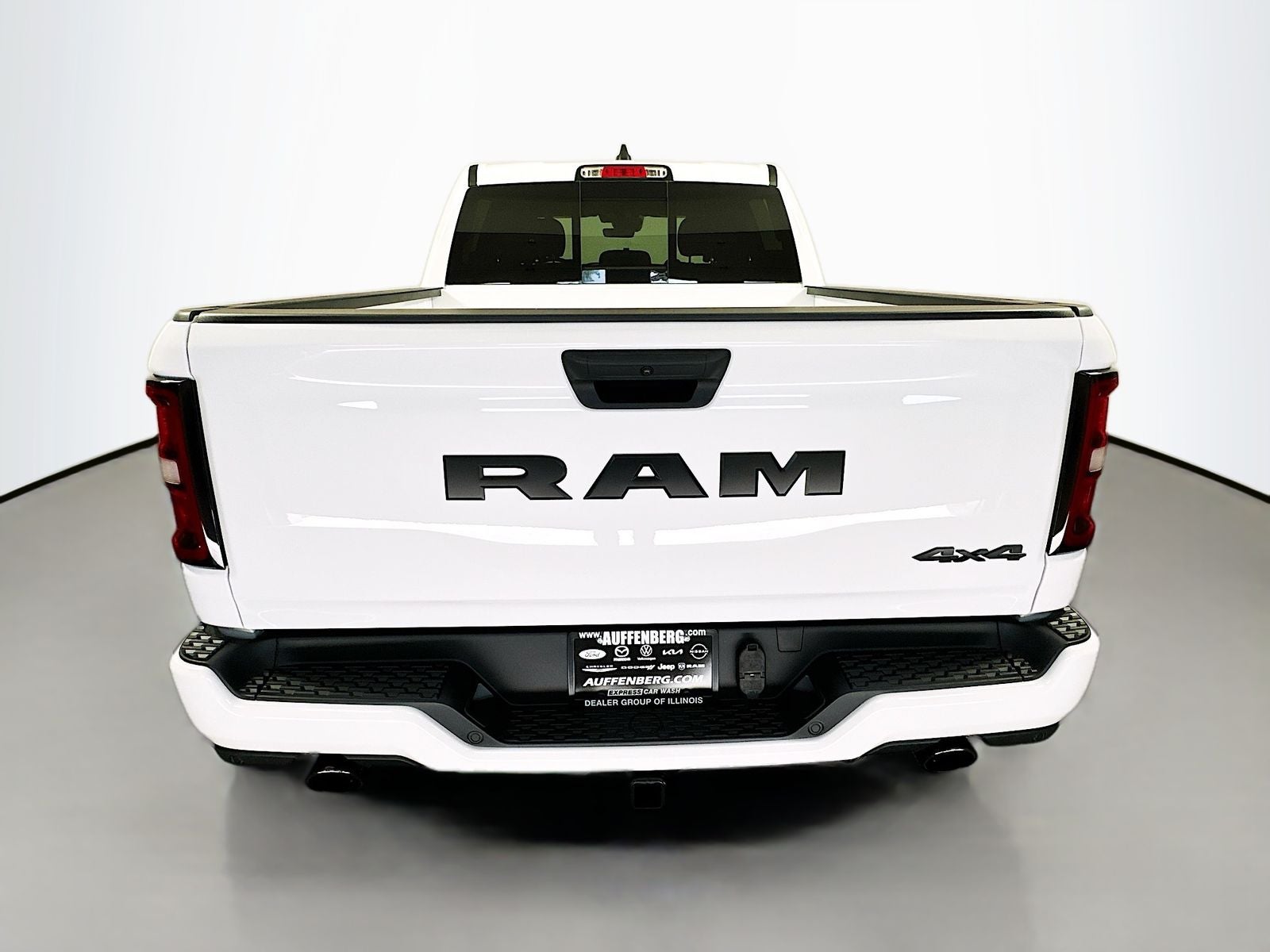 2026 RAM Ram 1500 RAM 1500 EXPRESS CREW CAB 4X4 5'7' BOX