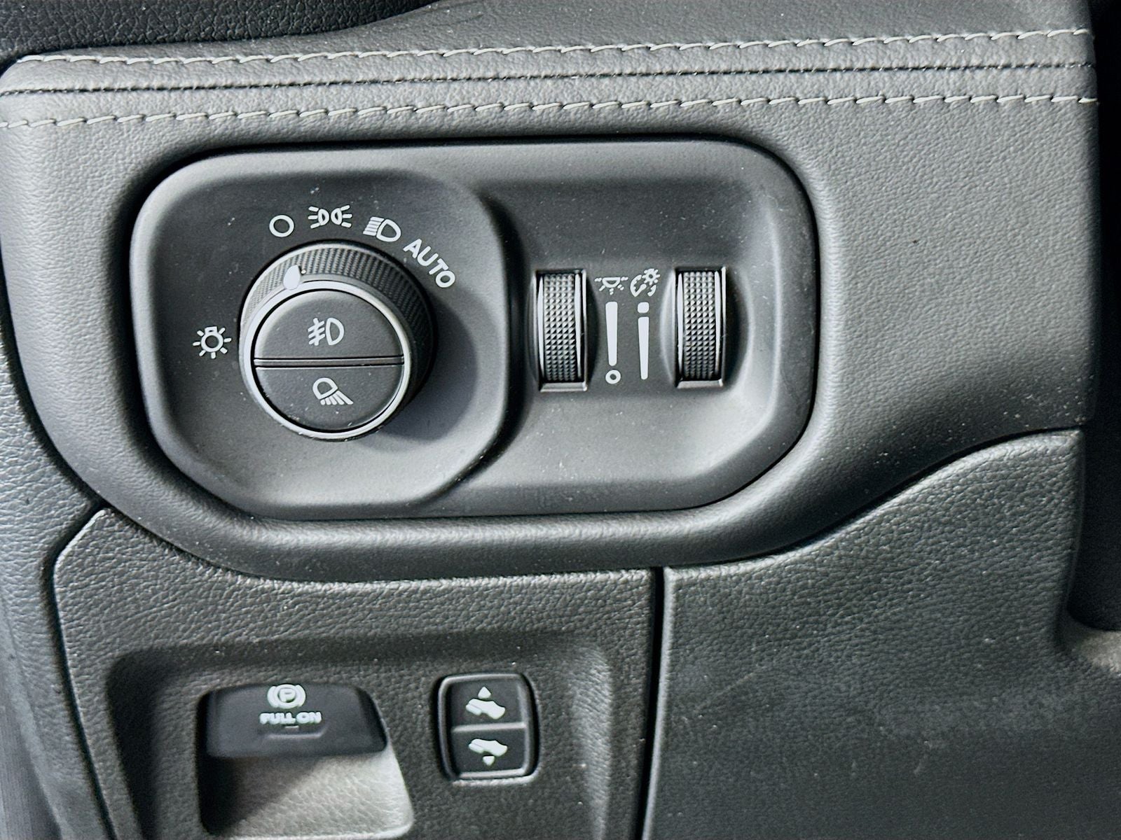 2020 RAM 1500 Limited Crew Cab 4x4 5'7' Box