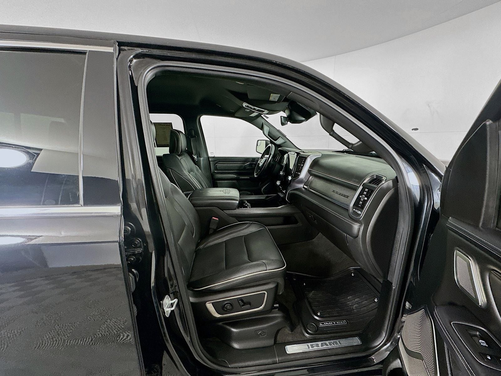 2020 RAM 1500 Limited Crew Cab 4x4 5'7' Box