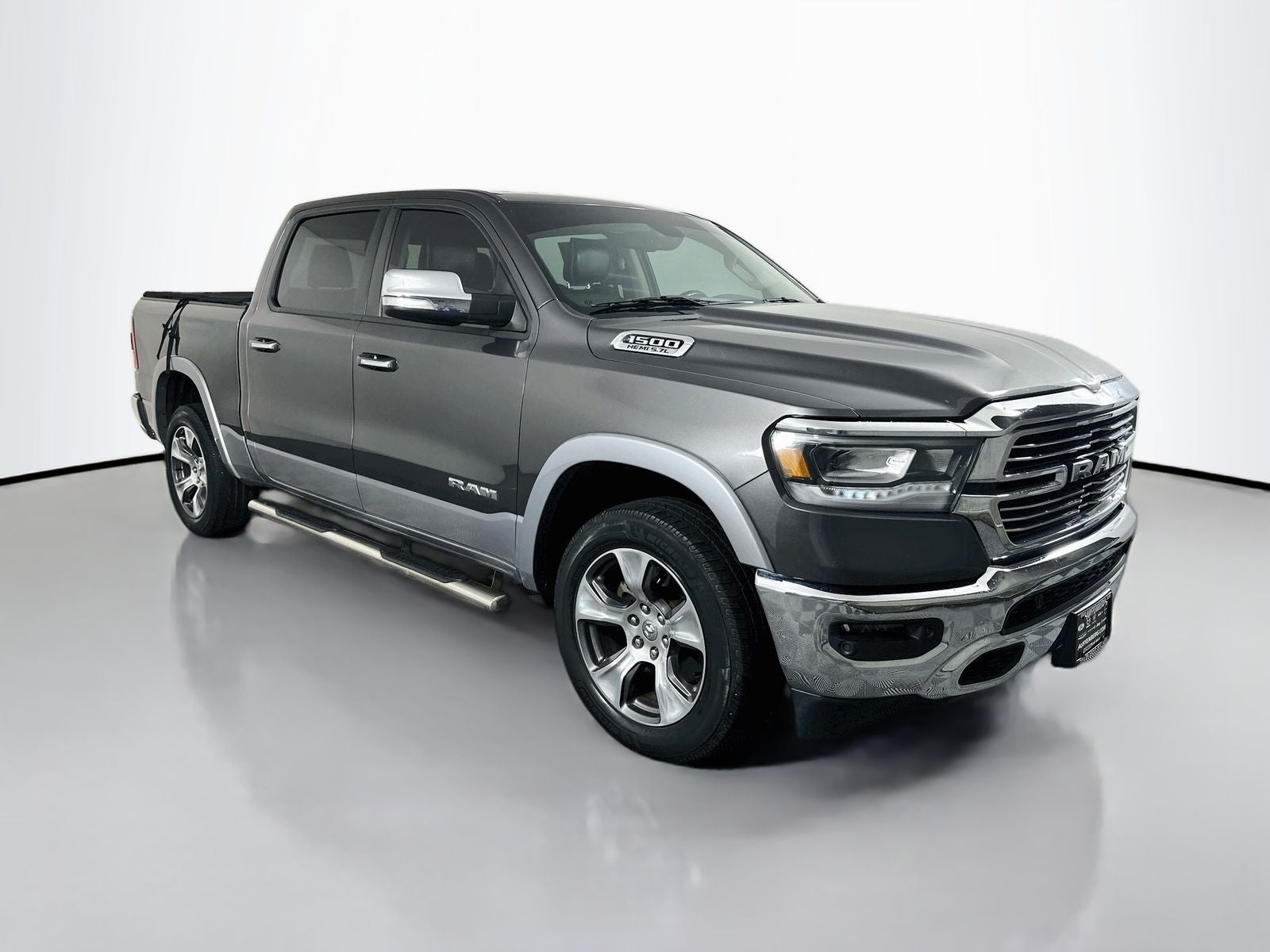2020 RAM 1500 Laramie Crew Cab 4x4 5'7' Box