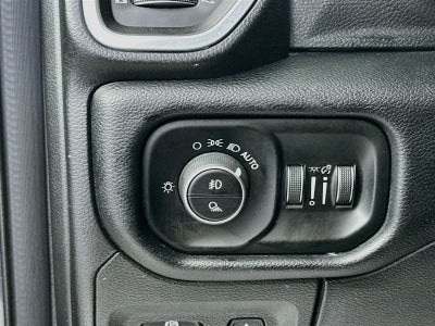 2020 RAM 1500 Laramie Crew Cab 4x4 5'7' Box
