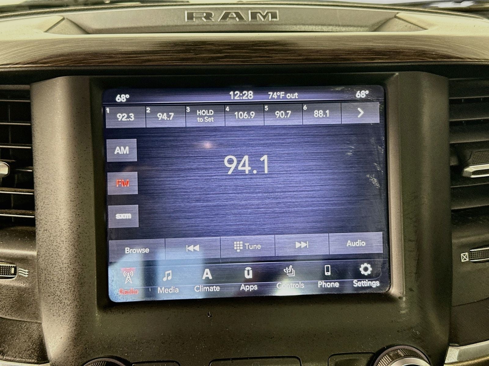 2020 RAM 1500 Laramie Crew Cab 4x4 5'7' Box