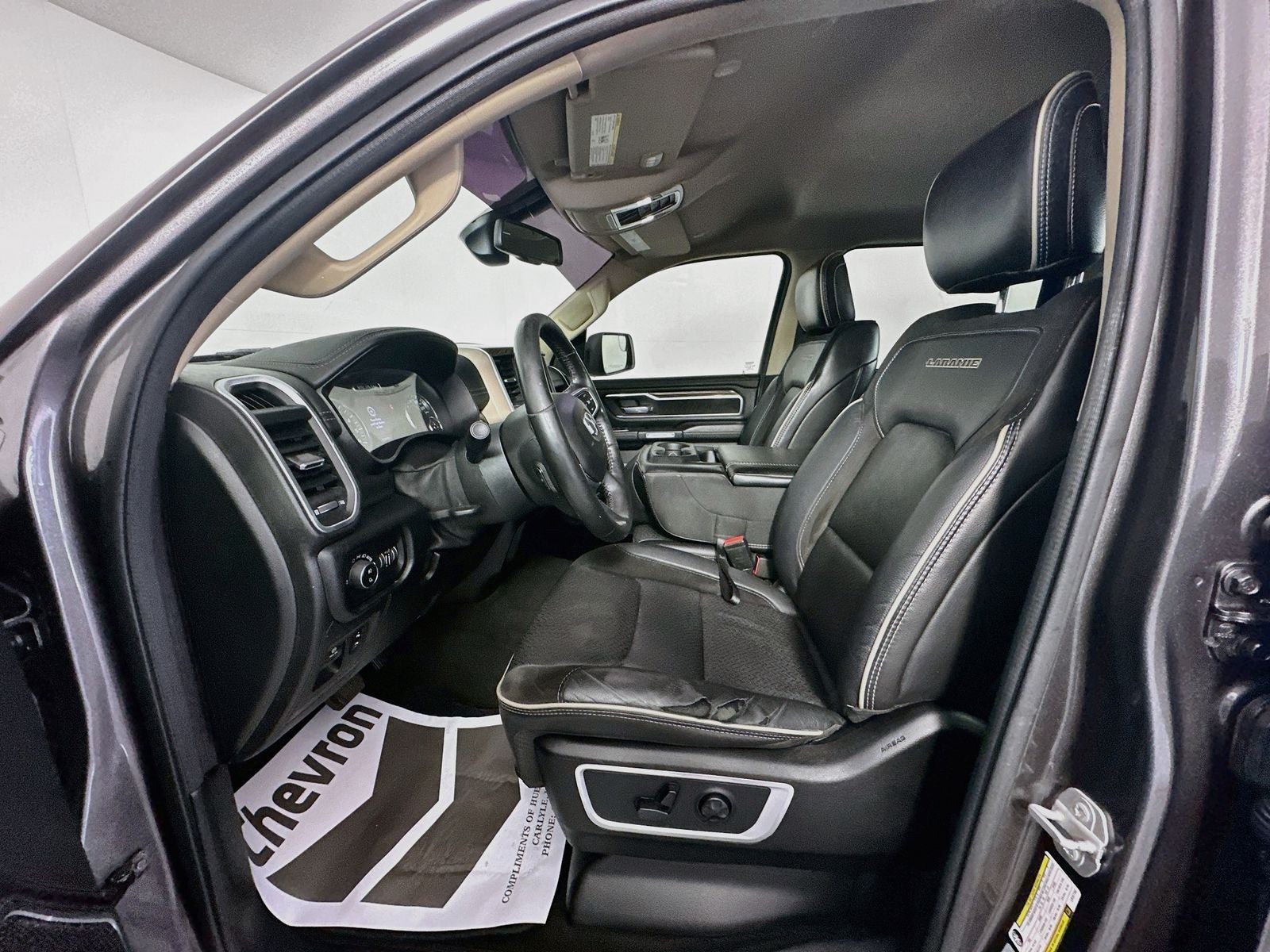 2020 RAM 1500 Laramie Crew Cab 4x4 5'7' Box