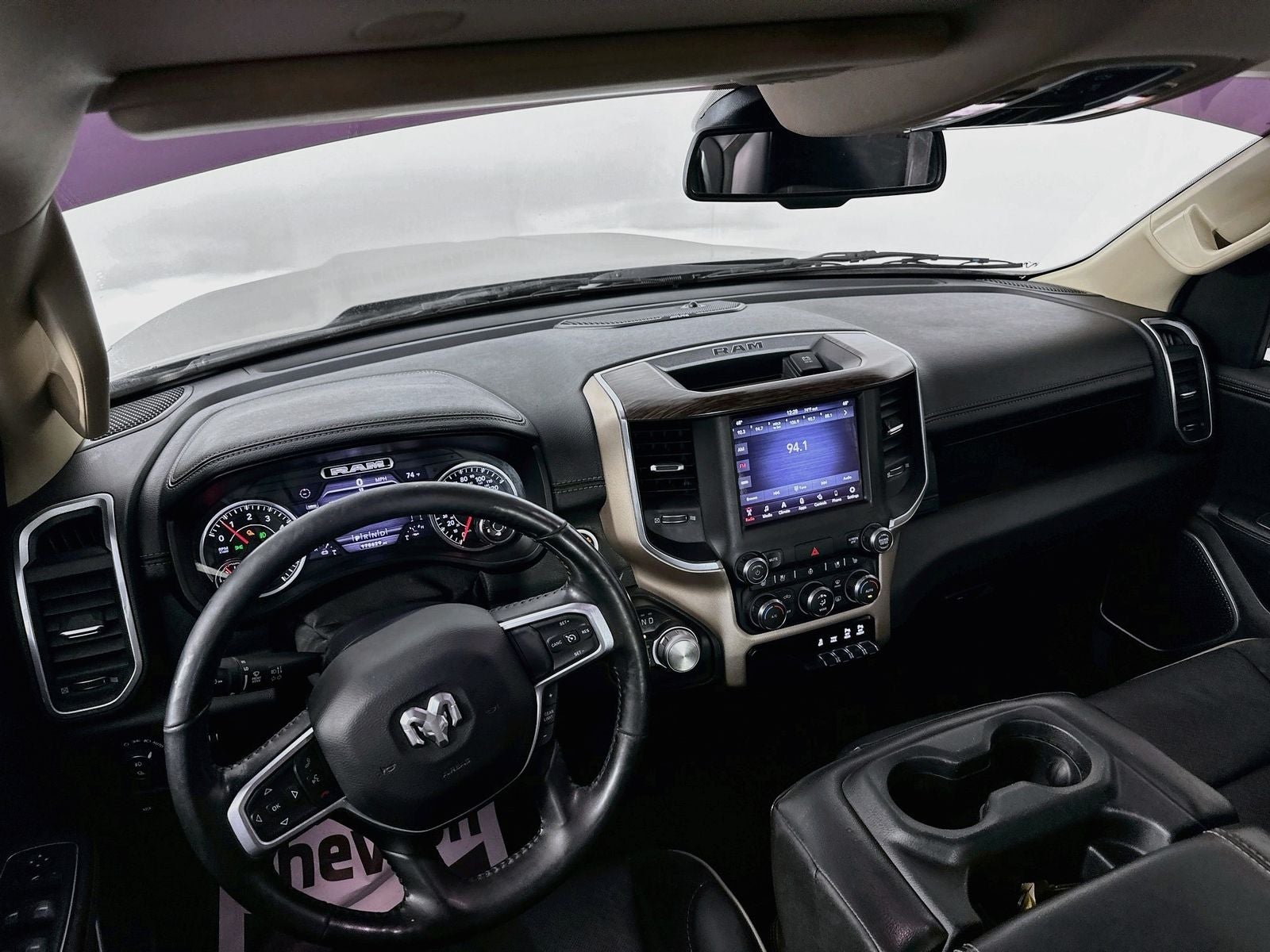 2020 RAM 1500 Laramie Crew Cab 4x4 5'7' Box