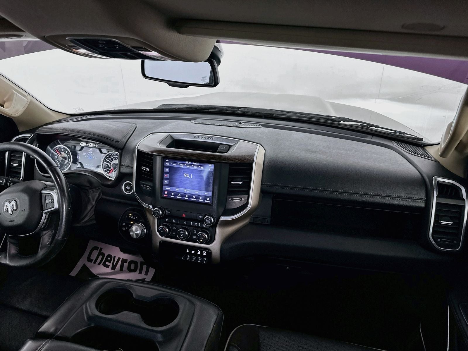 2020 RAM 1500 Laramie Crew Cab 4x4 5'7' Box