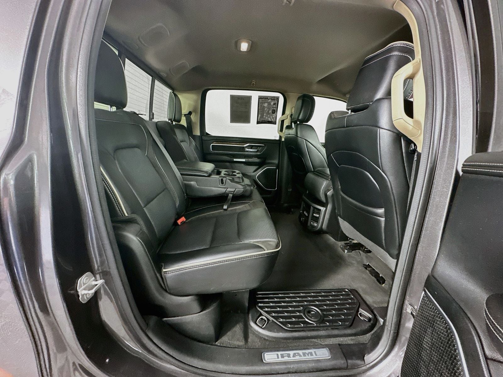 2020 RAM 1500 Laramie Crew Cab 4x4 5'7' Box