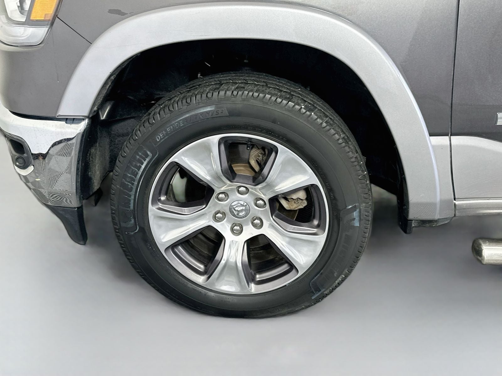 2020 RAM 1500 Laramie Crew Cab 4x4 5'7' Box
