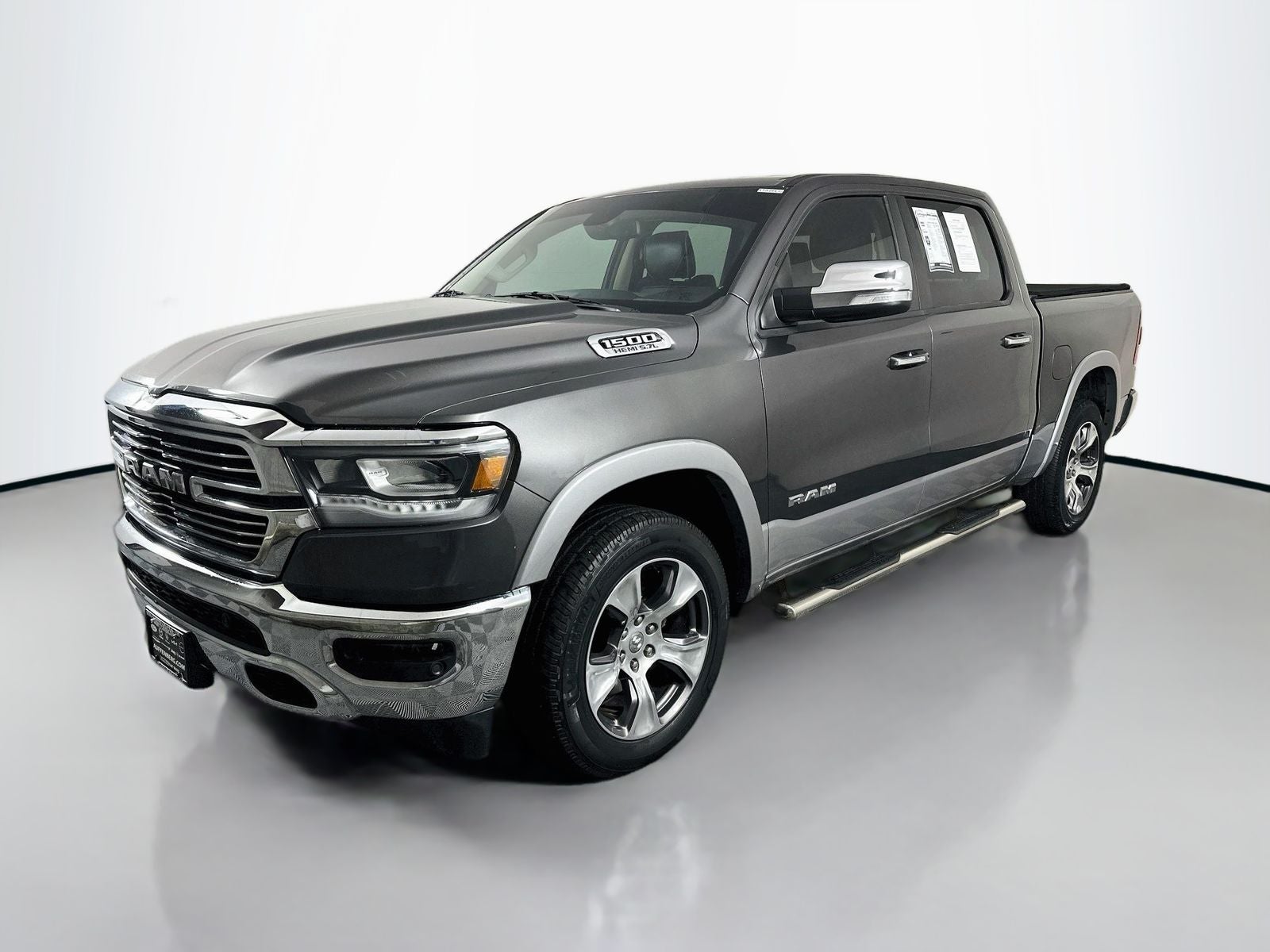 2020 RAM 1500 Laramie Crew Cab 4x4 5'7' Box