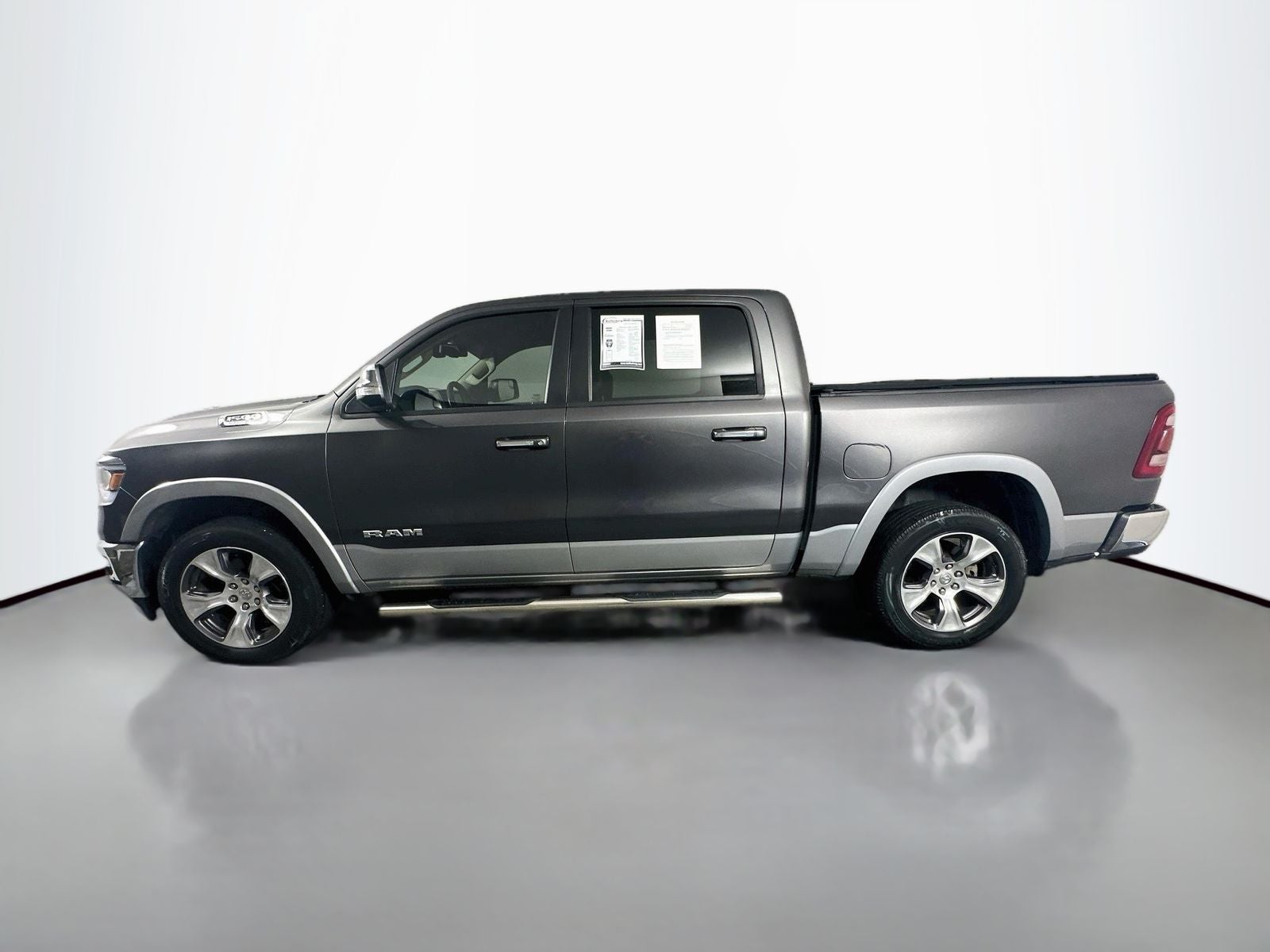 2020 RAM 1500 Laramie Crew Cab 4x4 5'7' Box