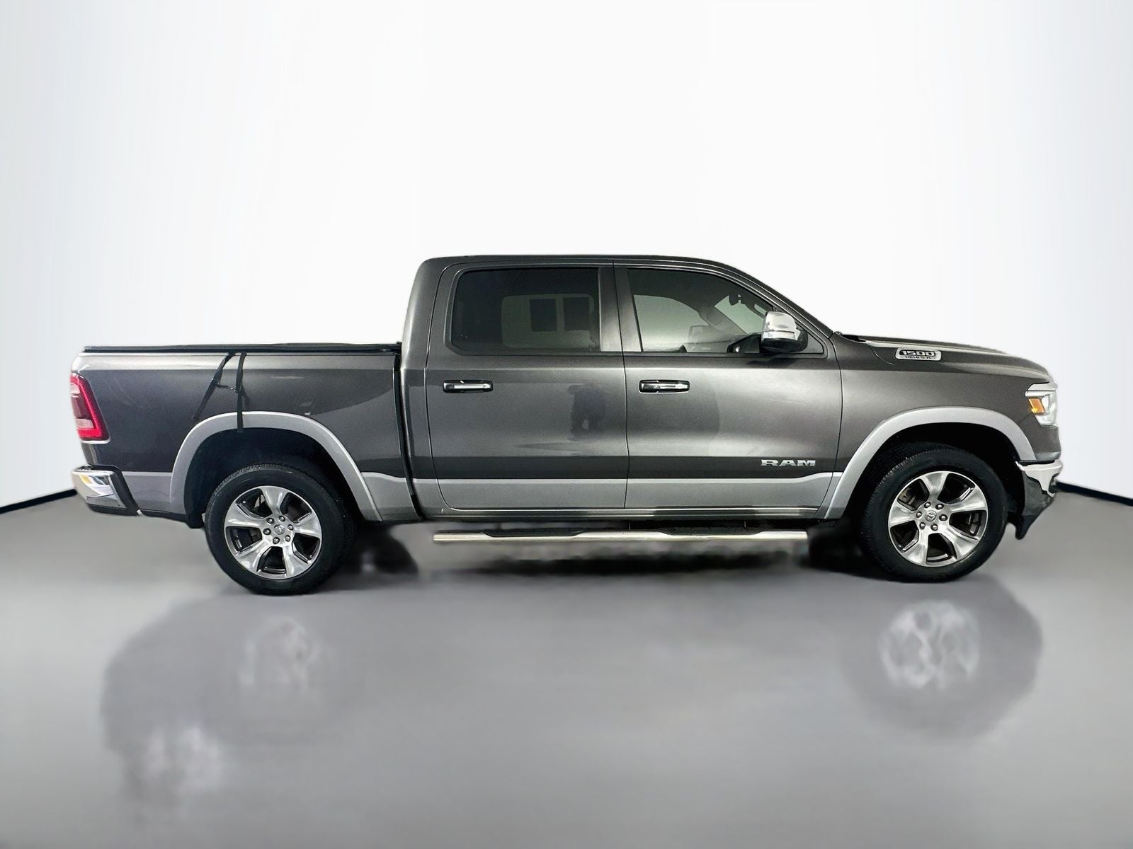 2020 RAM 1500 Laramie Crew Cab 4x4 5'7' Box