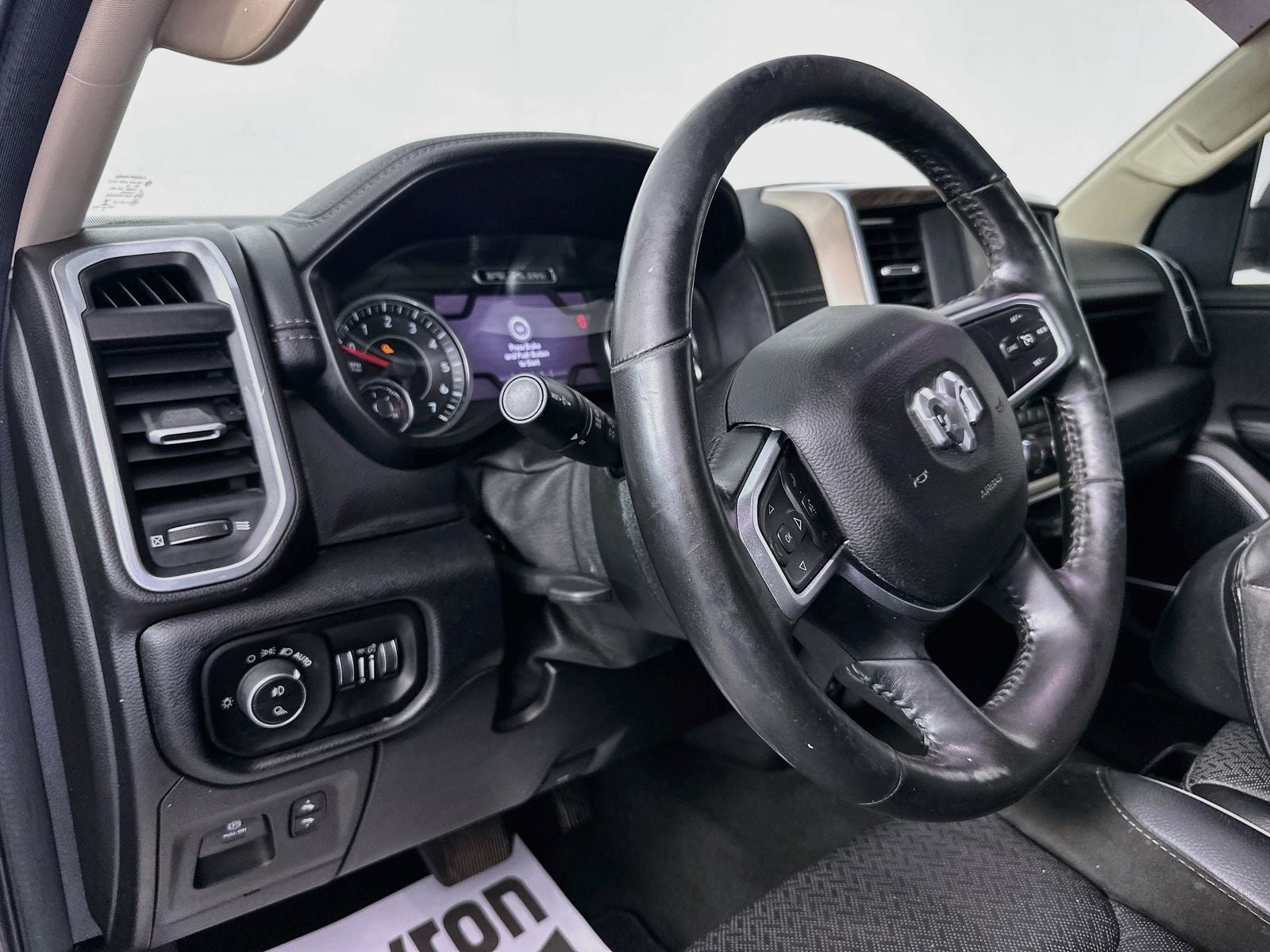 2020 RAM 1500 Laramie Crew Cab 4x4 5'7' Box