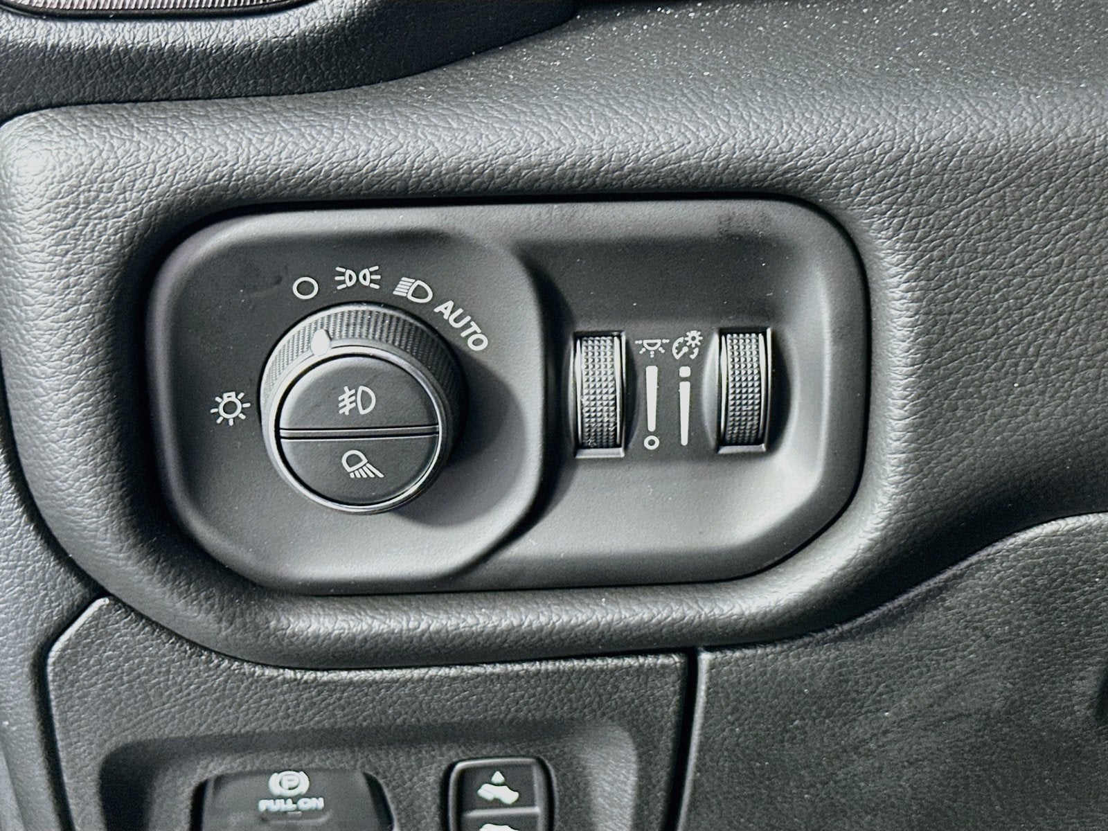 2027 RAM Ram 1500 RAM 1500 RHO CREW CAB 4X4 5'7' BOX