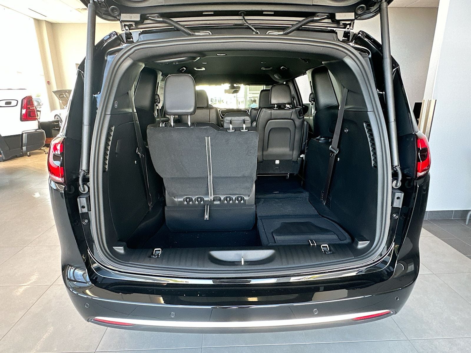 2027 Chrysler Pacifica PACIFICA SELECT