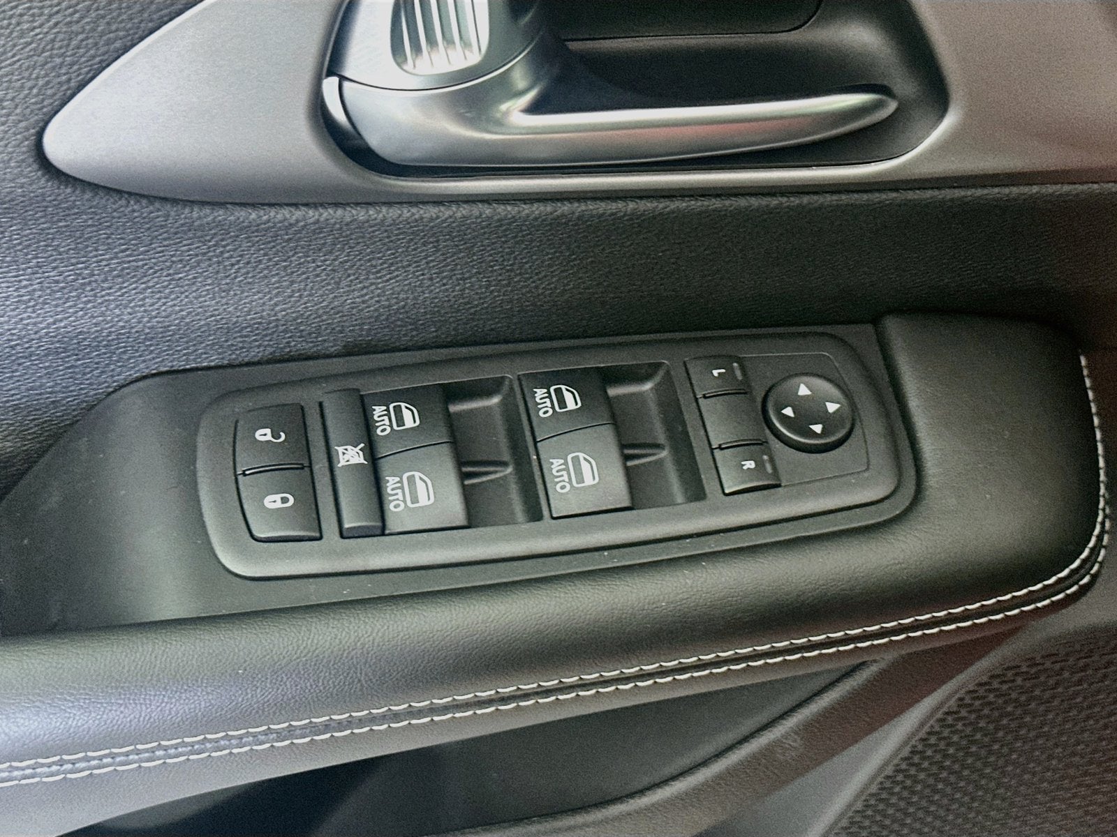 2027 Chrysler Pacifica PACIFICA SELECT