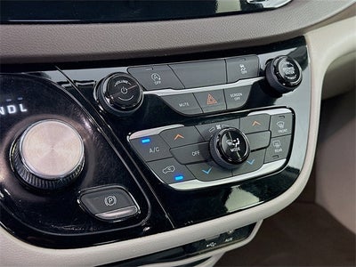 2020 Chrysler Voyager LX