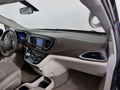 2020 Chrysler Voyager LX