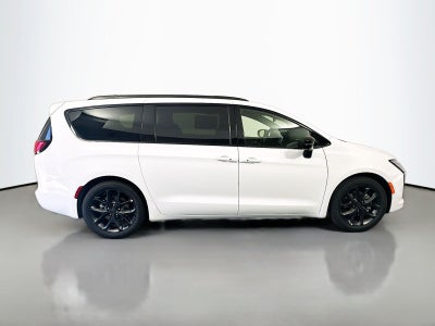 2027 Chrysler Pacifica PACIFICA LIMITED