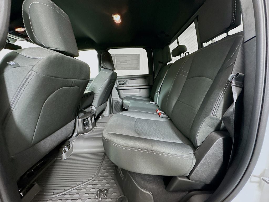 2026 RAM Ram 2500 RAM 2500 BLACK EXPRESS CREW CAB 4X4 6'4' BOX