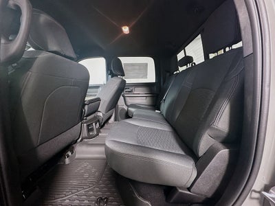 2026 RAM Ram 2500 RAM 2500 BLACK EXPRESS CREW CAB 4X4 6'4' BOX