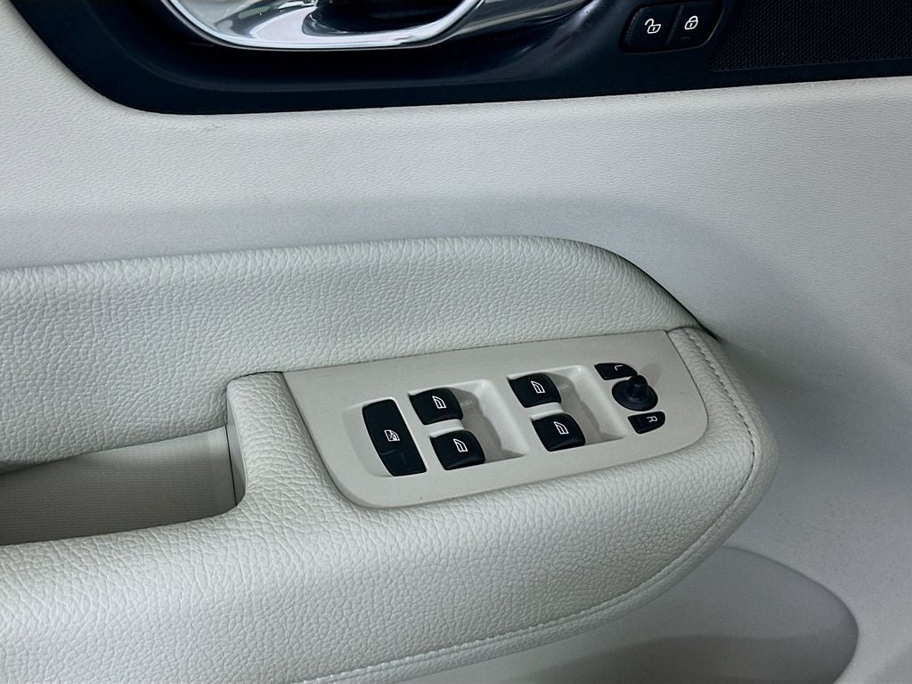 2018 Volvo XC60 T6 Momentum