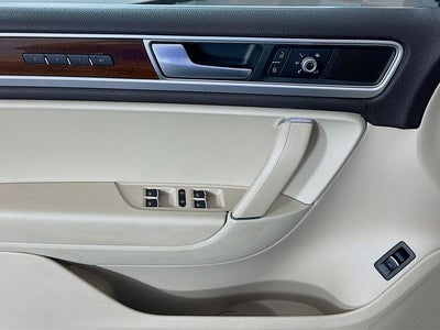 2016 Volkswagen Touareg VR6 FSI Lux