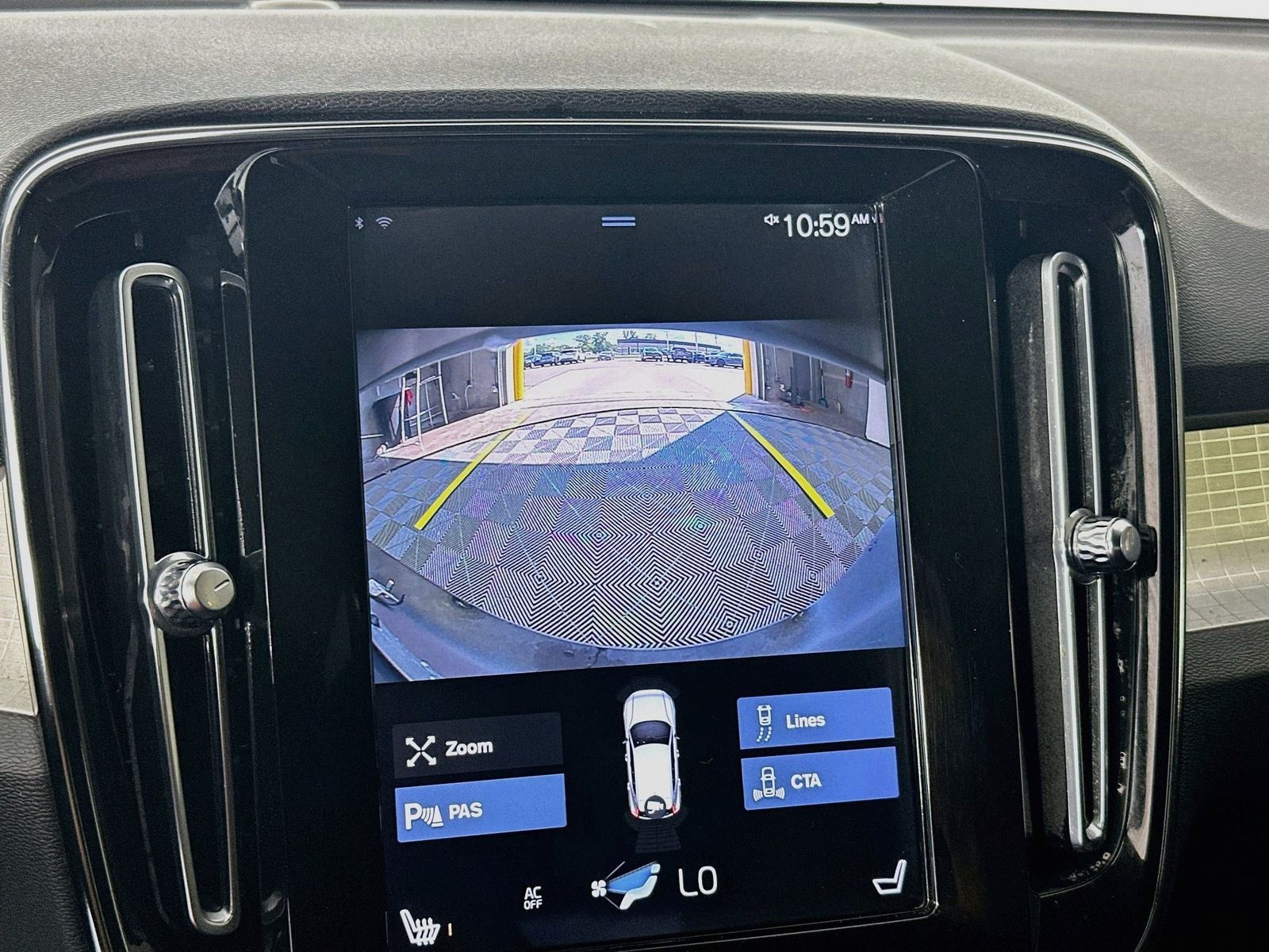 2020 Volvo XC40 Momentum