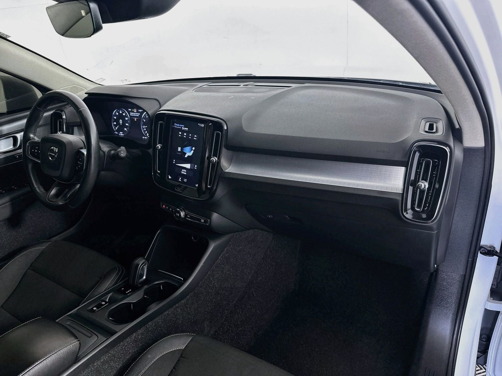 2020 Volvo XC40 Momentum