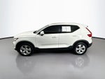 2020 Volvo XC40 Momentum