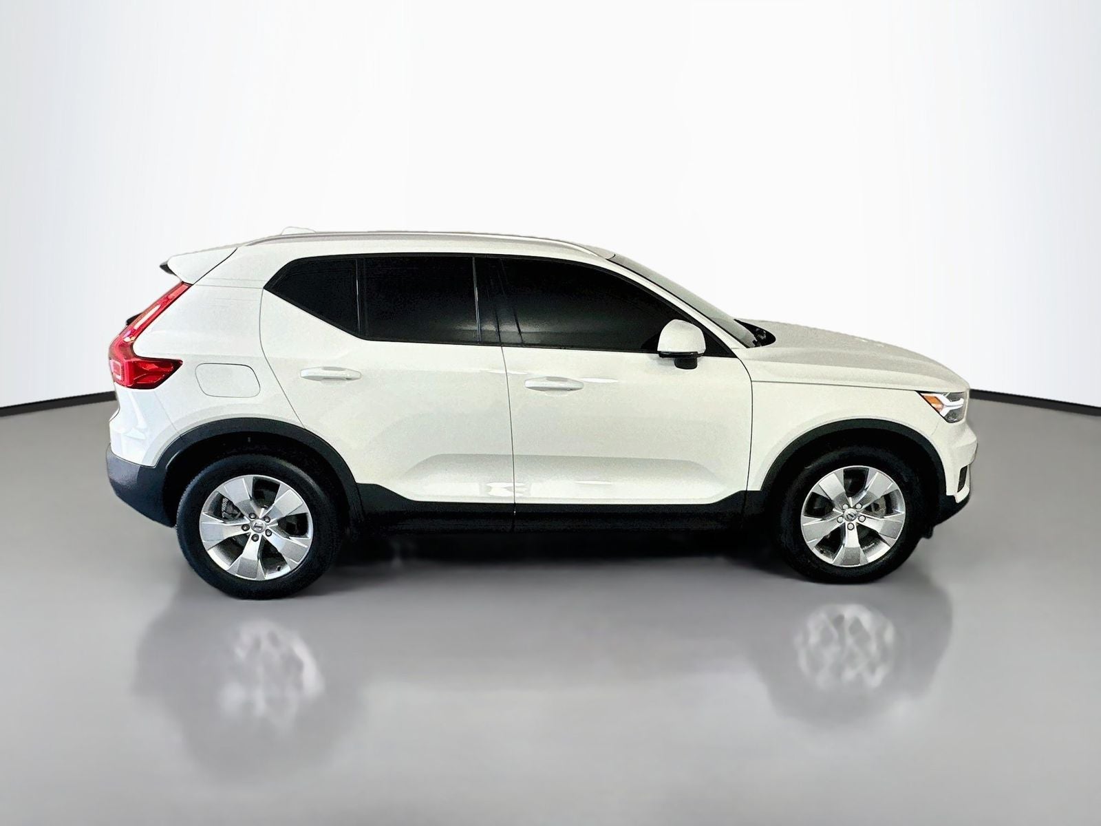 2020 Volvo XC40 Momentum