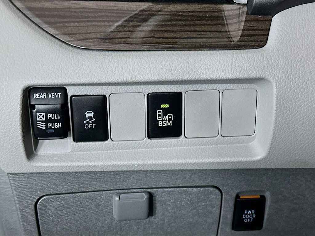 2017 Toyota Sienna L 7 Passenger