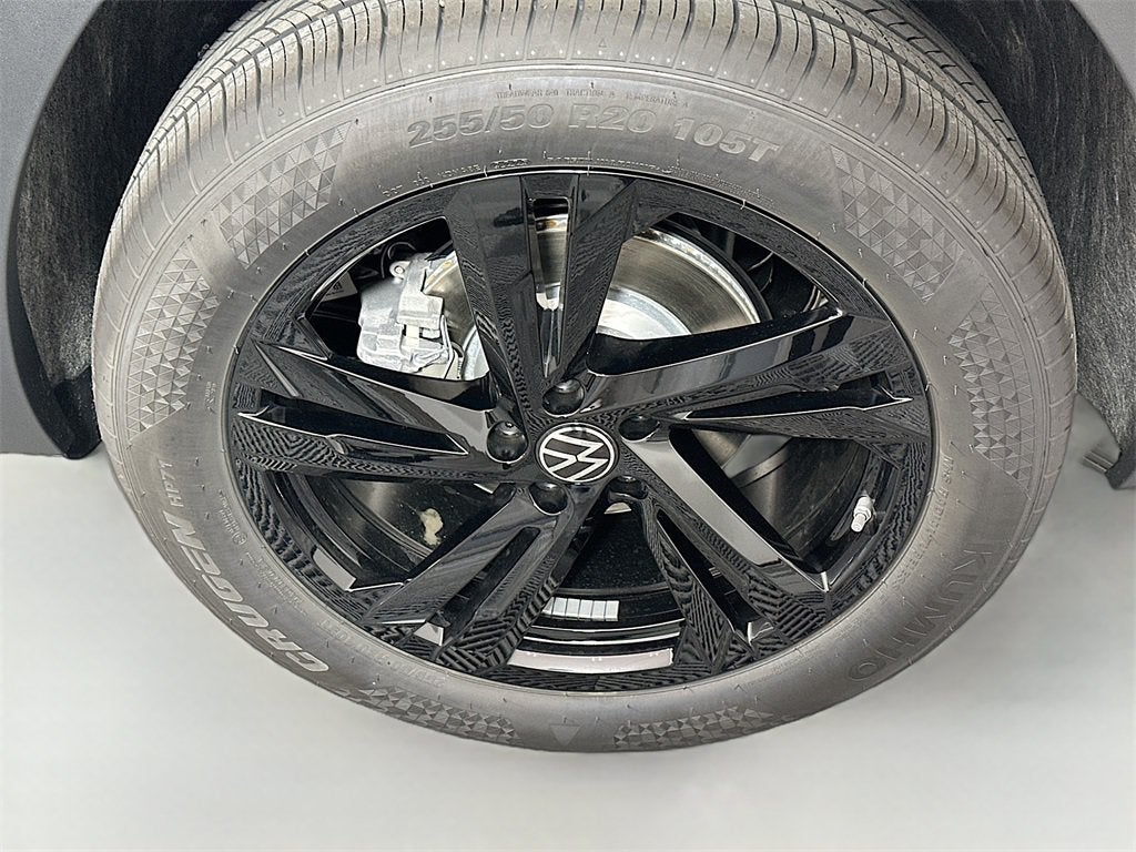 2026 Volkswagen Atlas Cross Sport SEL R-Line Black