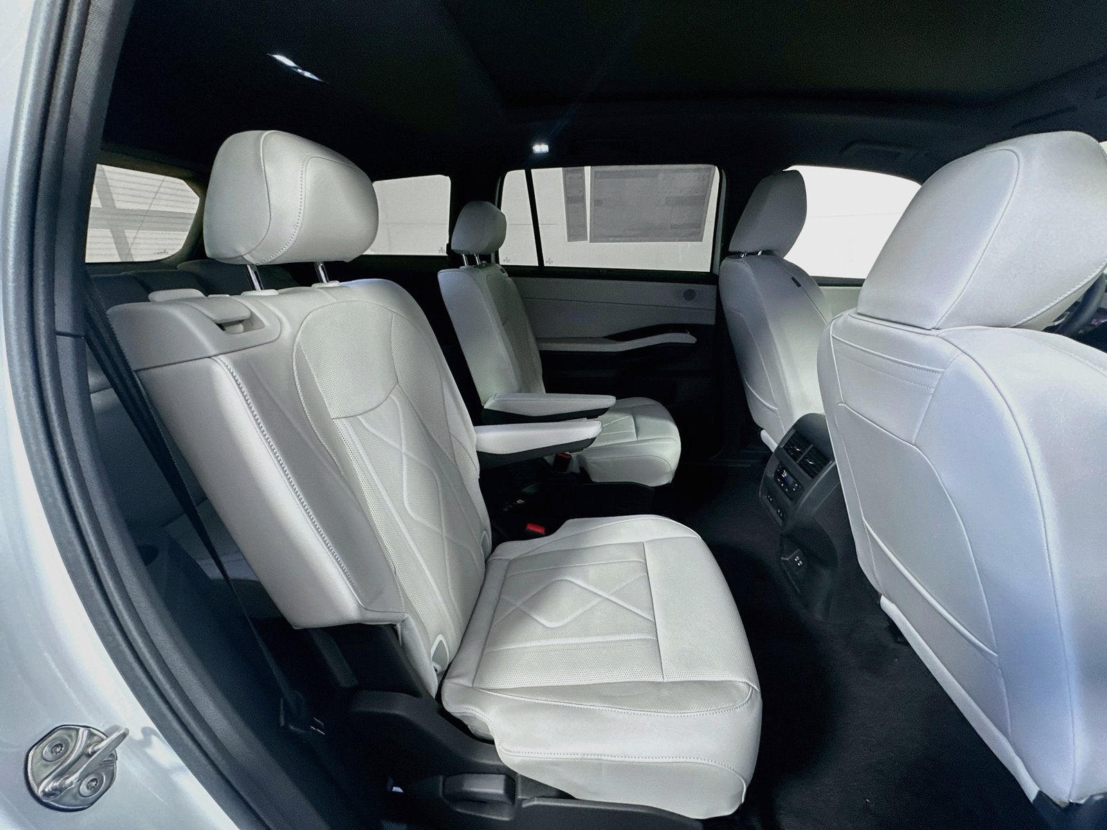 2027 Volkswagen Atlas SEL R-Line