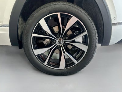 2026 Volkswagen Atlas Cross Sport SEL Premium R-Line