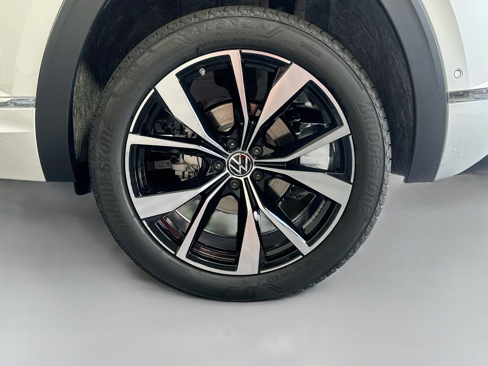 2026 Volkswagen Atlas Cross Sport SEL Premium R-Line
