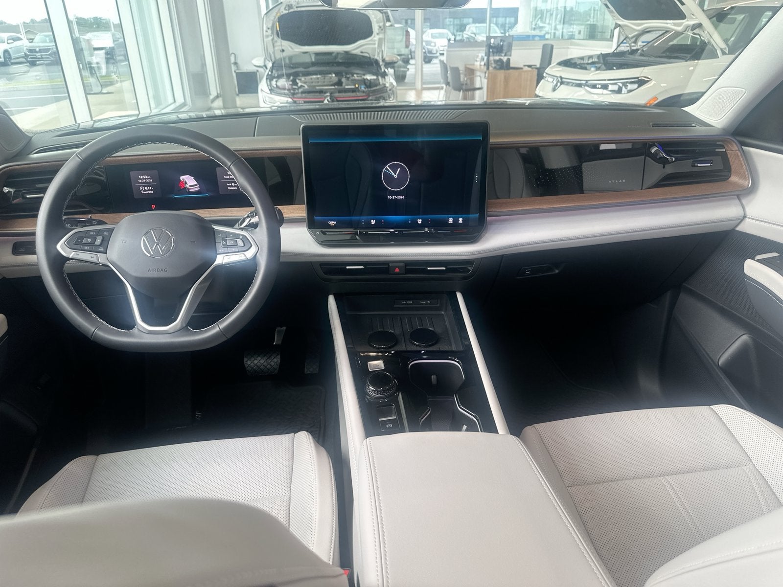 2027 Volkswagen Atlas SE w/Technology