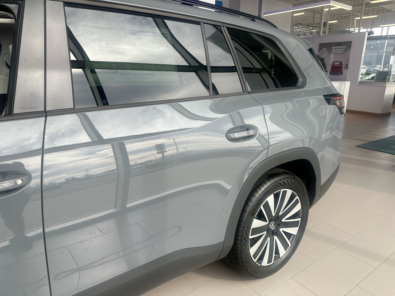 2027 Volkswagen Atlas SE w/Technology