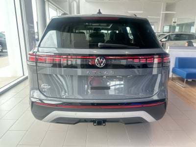 2027 Volkswagen Atlas SE w/Technology