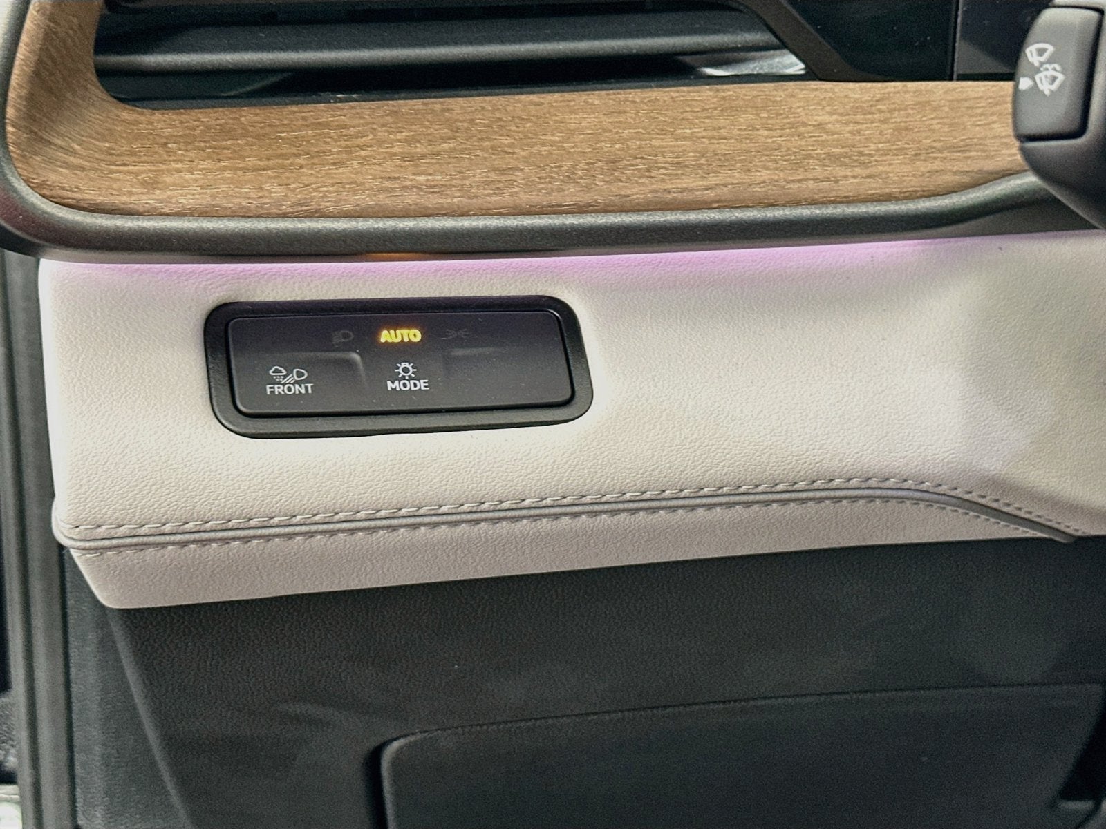2027 Volkswagen Atlas 2.0T SE w/ Technology