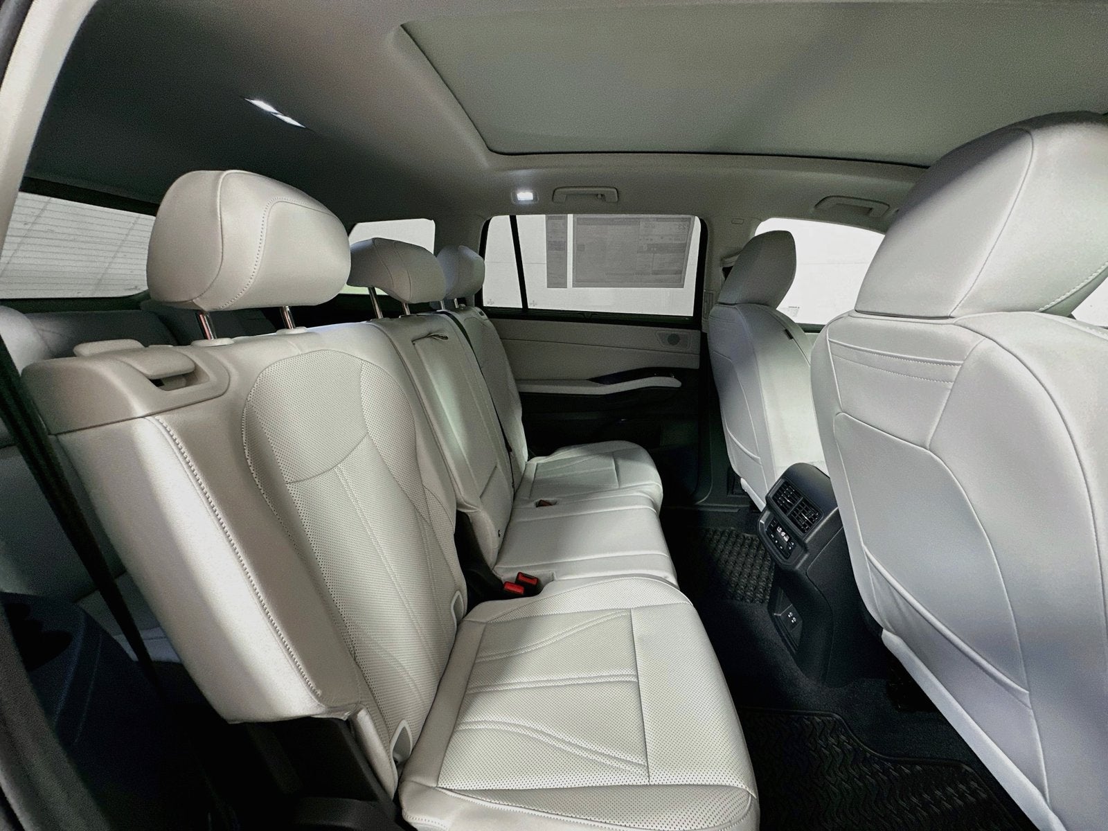 2027 Volkswagen Atlas 2.0T SE w/ Technology