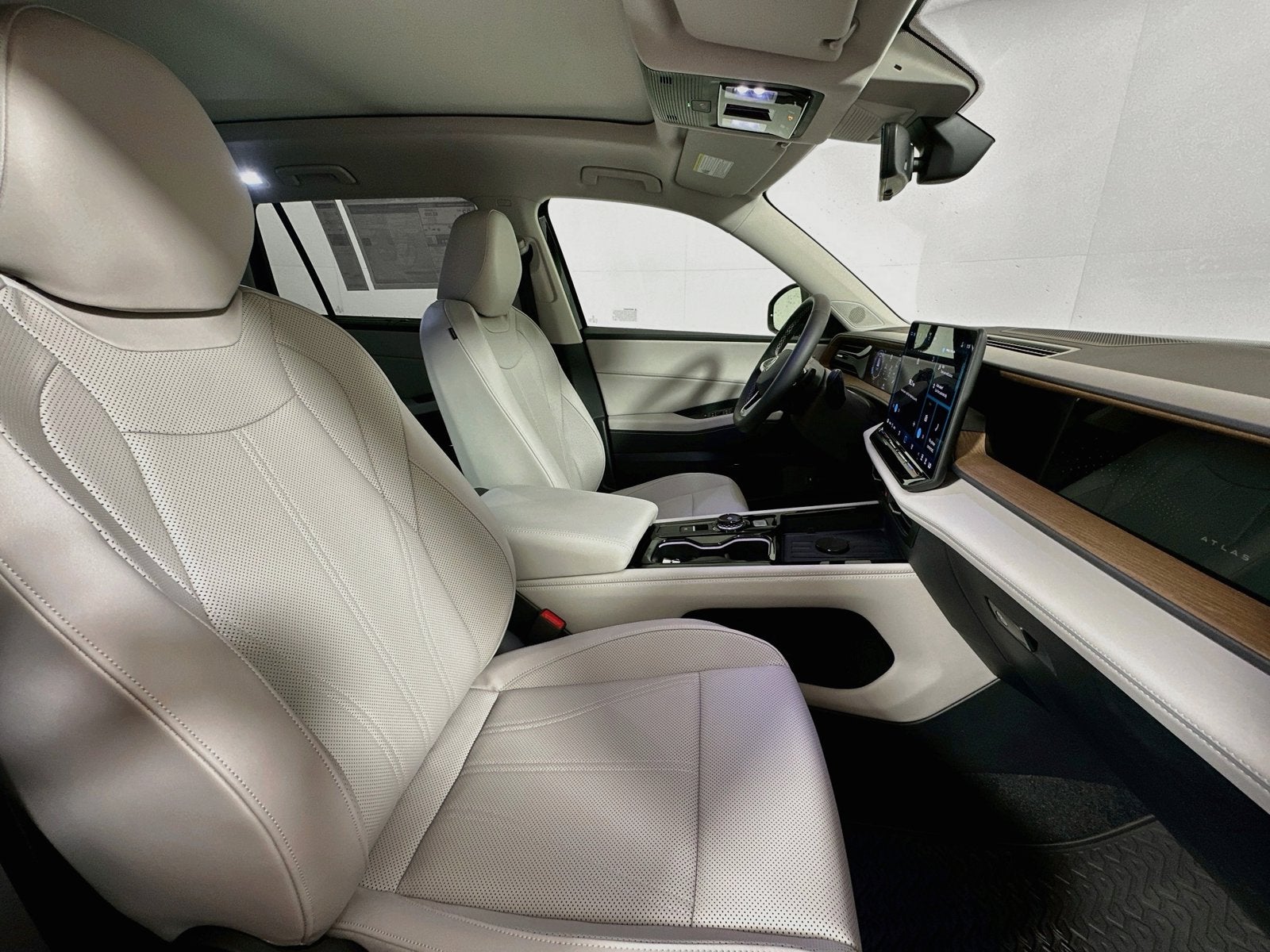 2027 Volkswagen Atlas 2.0T SE w/ Technology