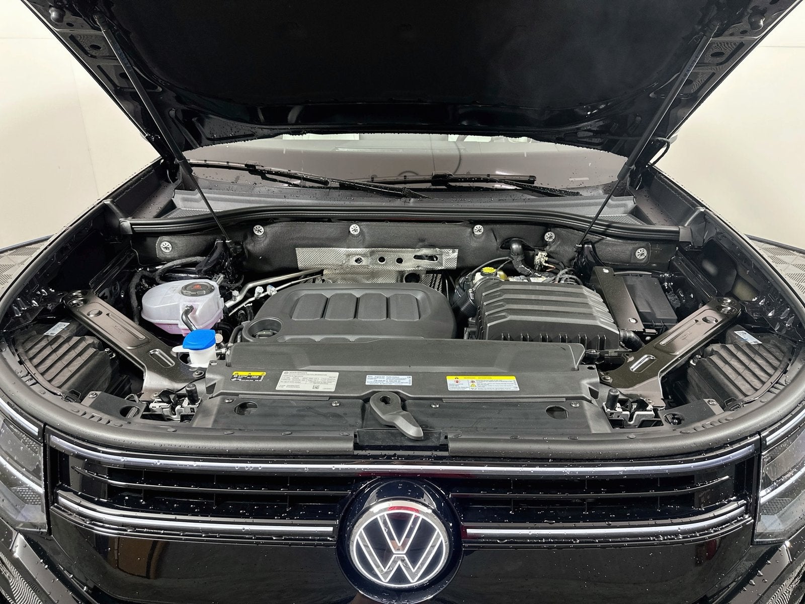 2027 Volkswagen Atlas 2.0T SE w/ Technology